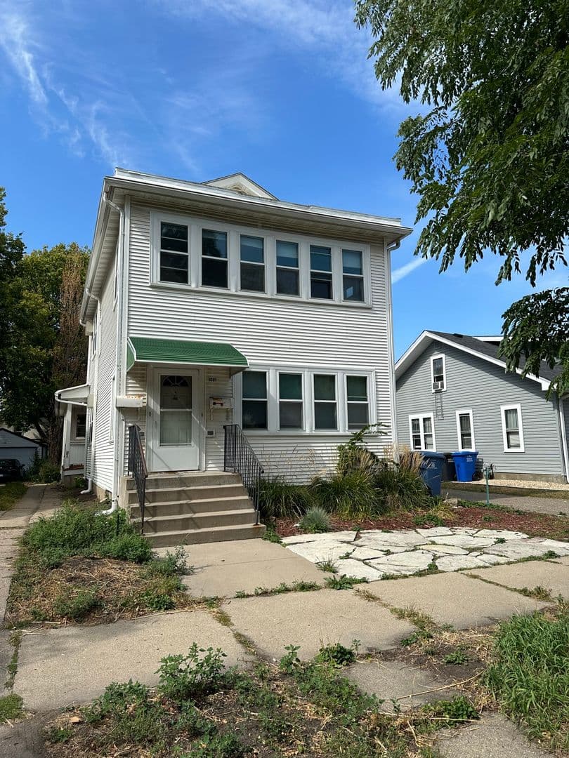 Minneapolis Apartment: 1081 13th Ave SE