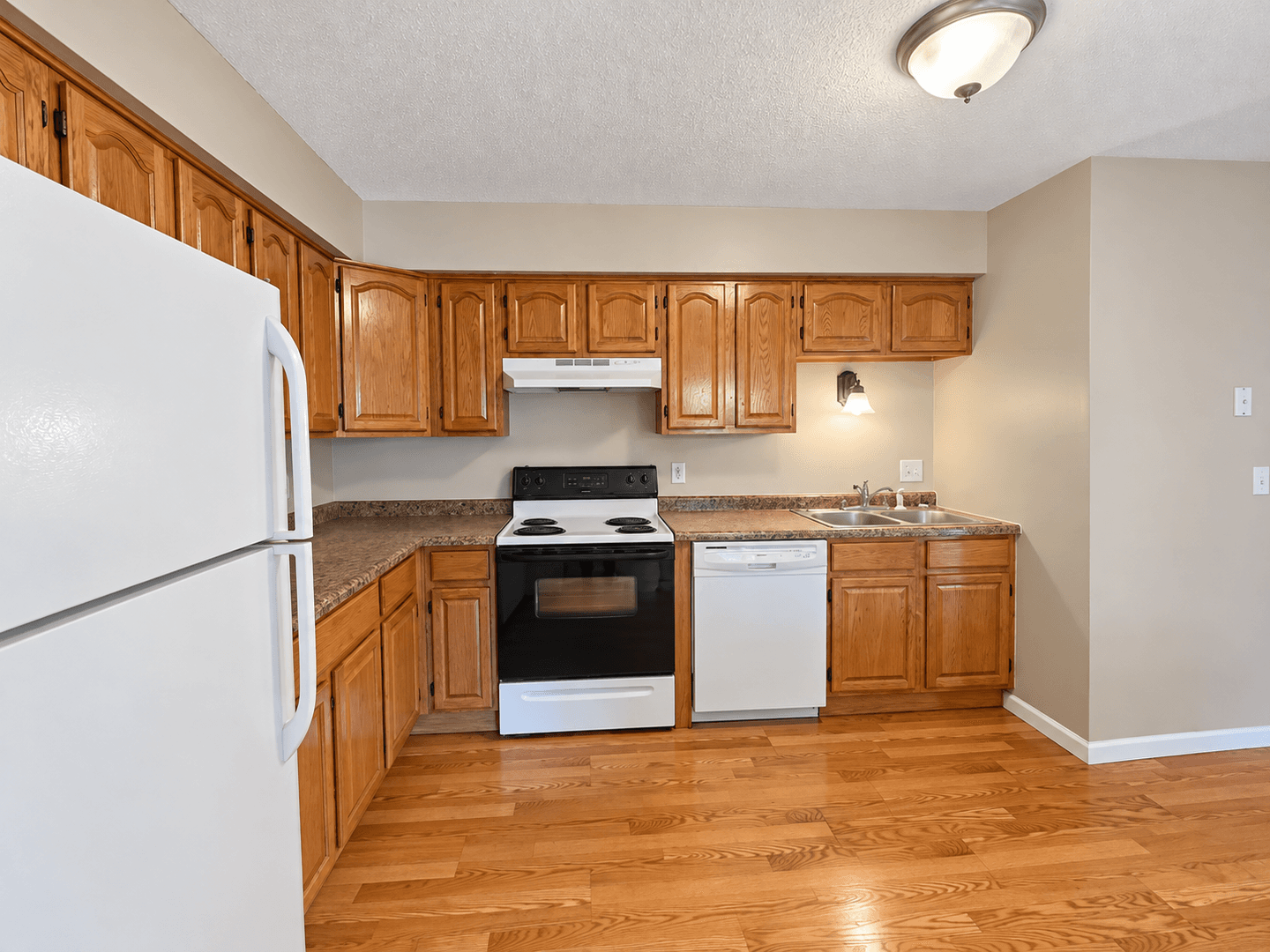 Eagan Apartment: 942 Wescott Trail