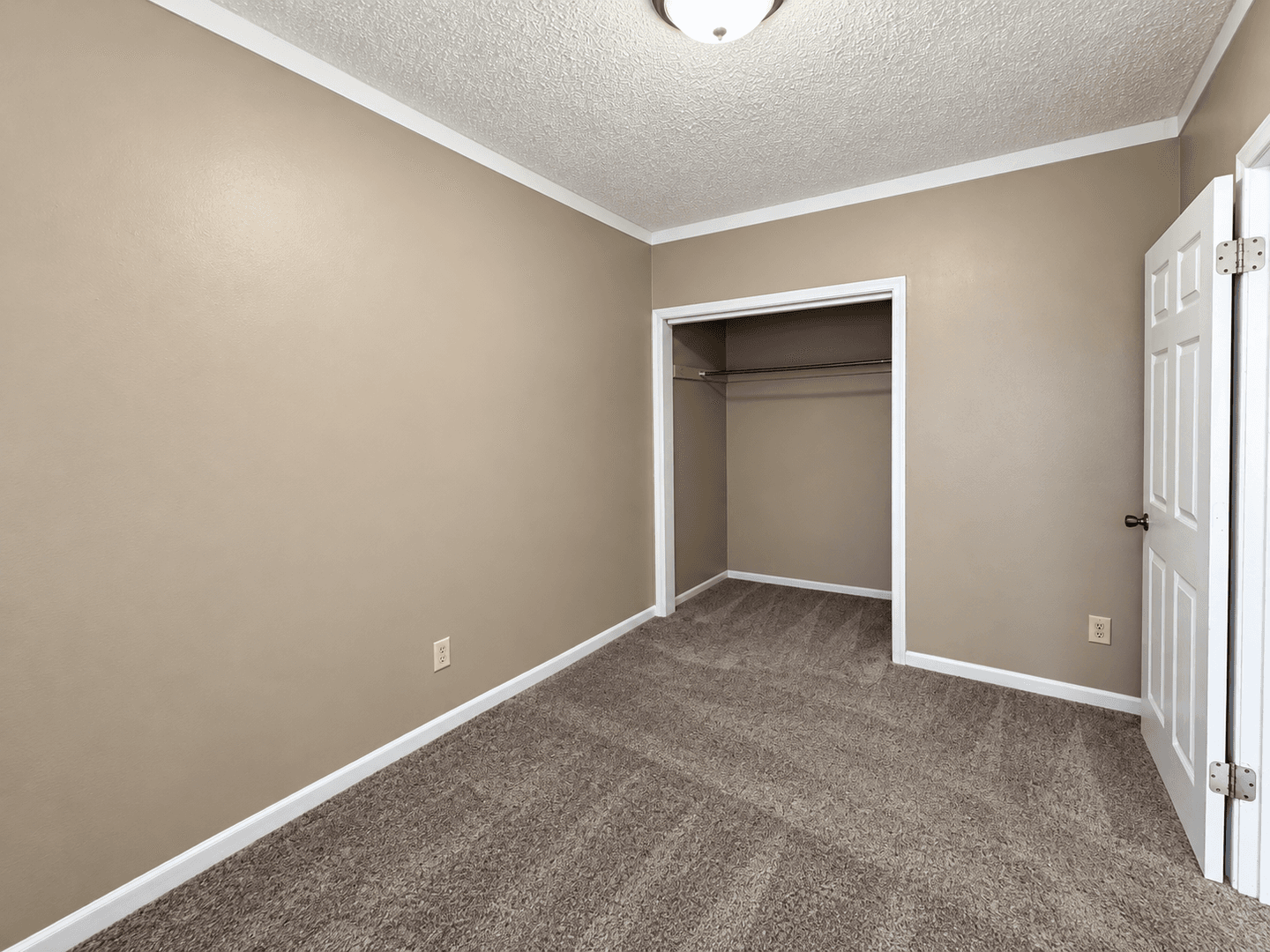 Saint Paul Apartment: 1332 Minnehaha Ave W