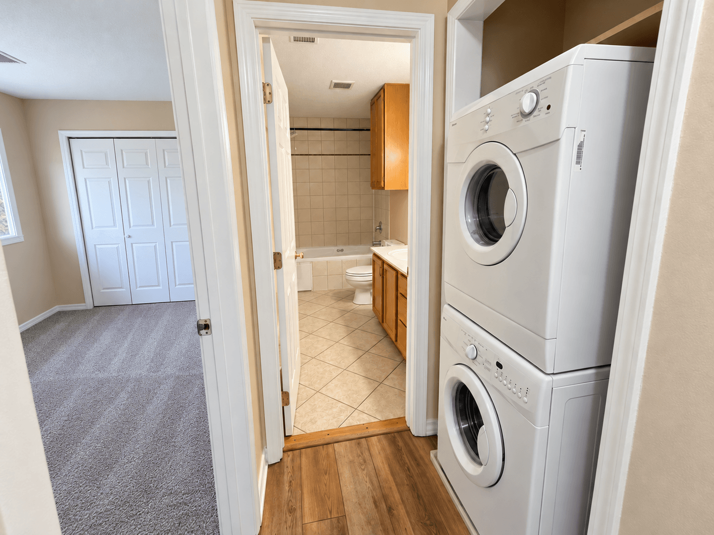 Eagan Apartment: 896 Wescott Square