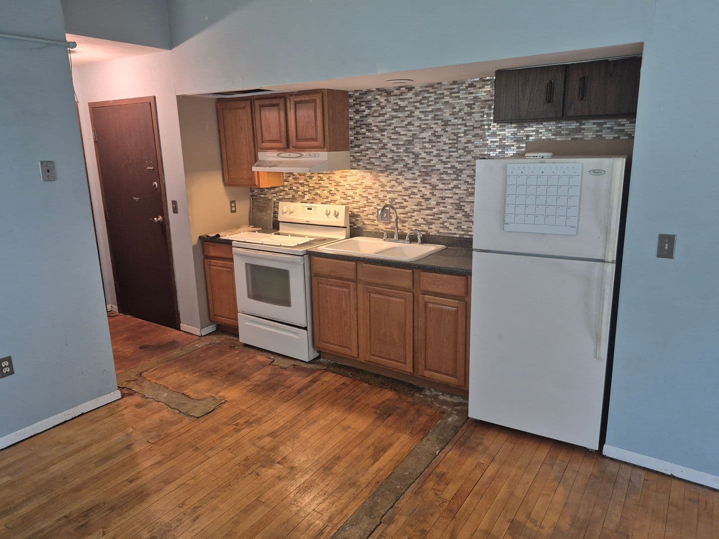 Owatonna Apartment: 421 State Ave