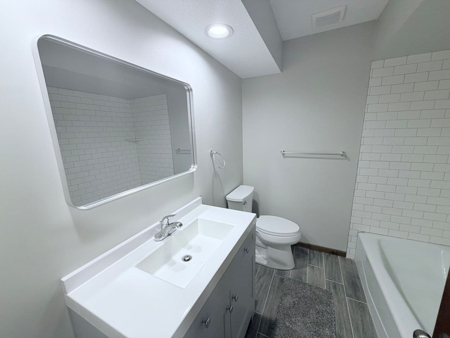 Circle Pines Apartment: 8820-8822 Griggs Ave