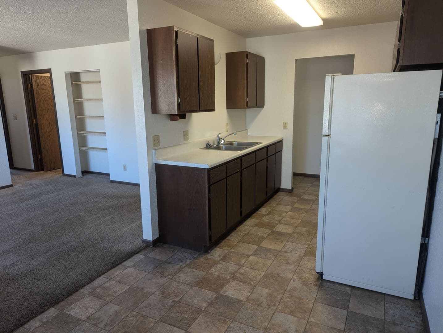 Luverne Apartment: 415 E Luverne St