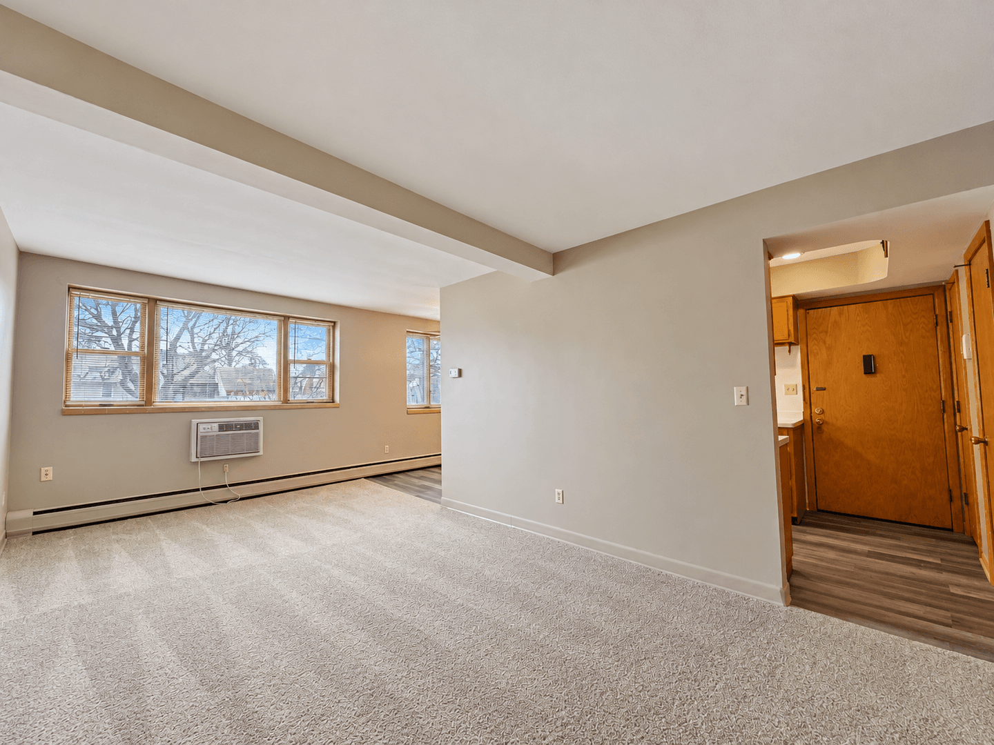 Saint Paul Apartment: 996 Van Buren Ave