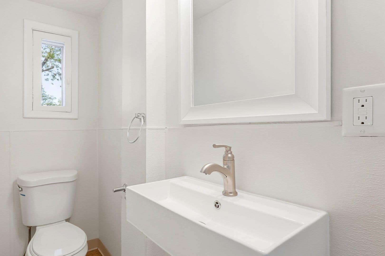 Saint Paul House: 527 Arlington Ave E