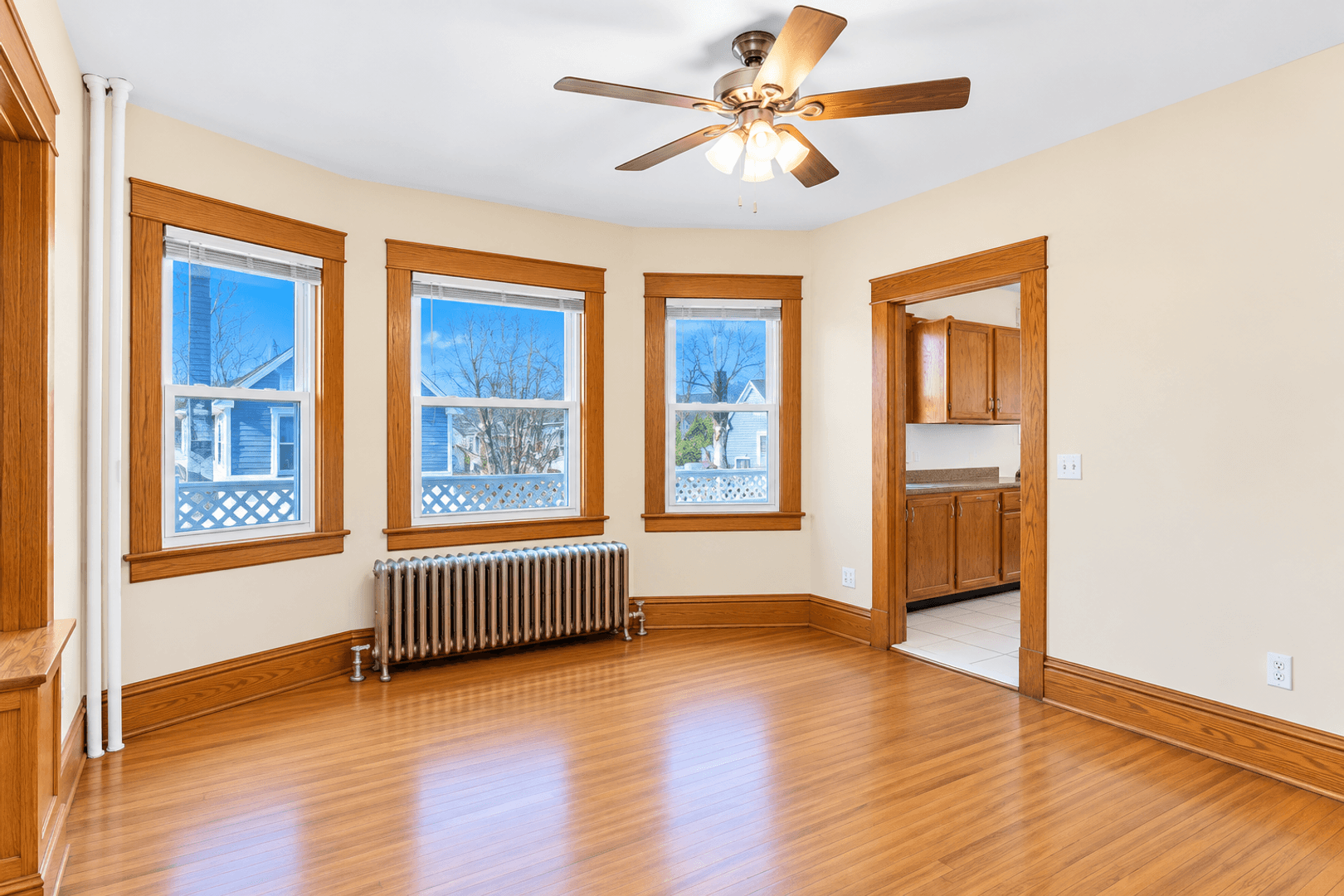 Saint Paul Apartment: 1607-1609 Van Buren Ave