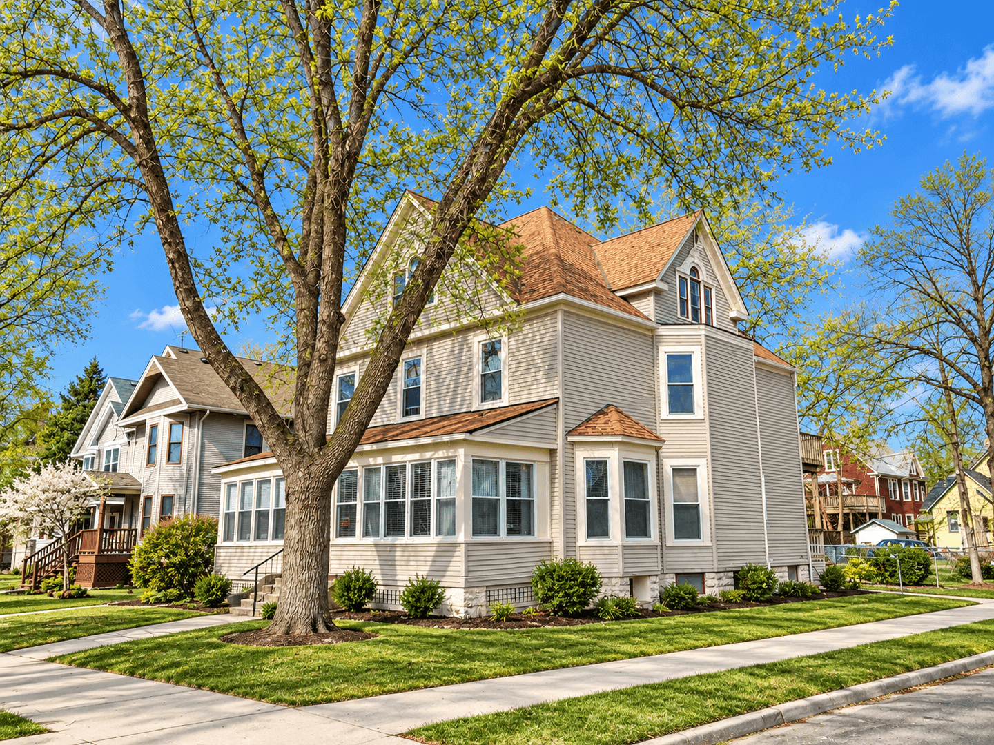 Minneapolis Apartment: 1600 Emerson Ave N