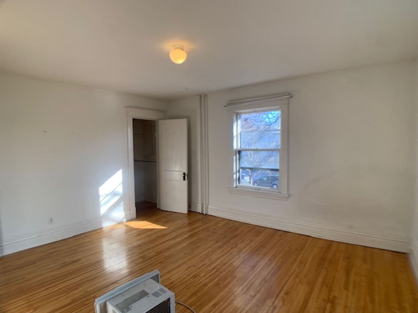Saint Paul Apartment: 1607-1609 Van Buren Ave