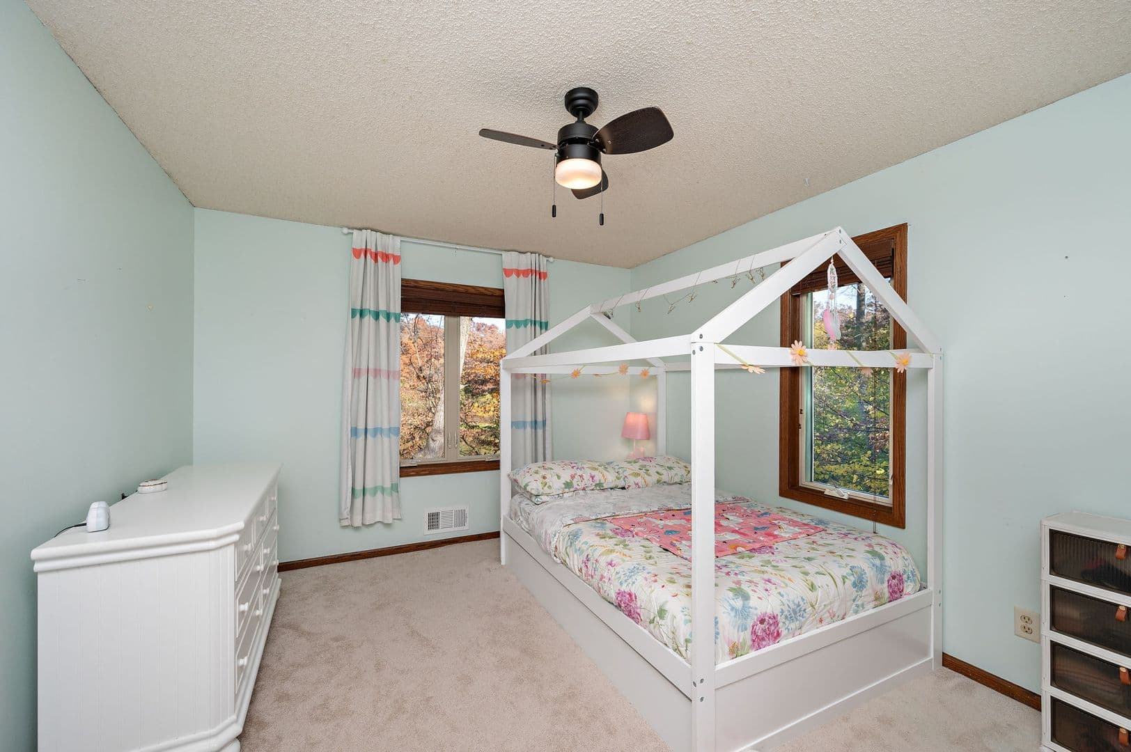 Lakeville House: 16425 Kingswood Ct