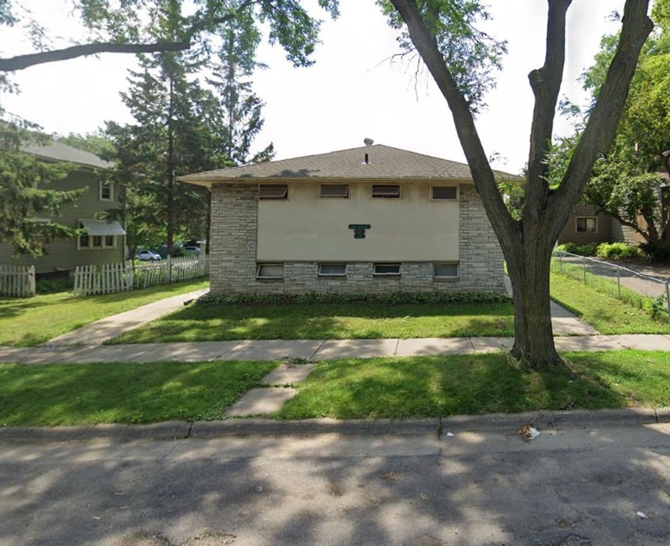 Saint Paul Apartment: 616 Ivy Ave E