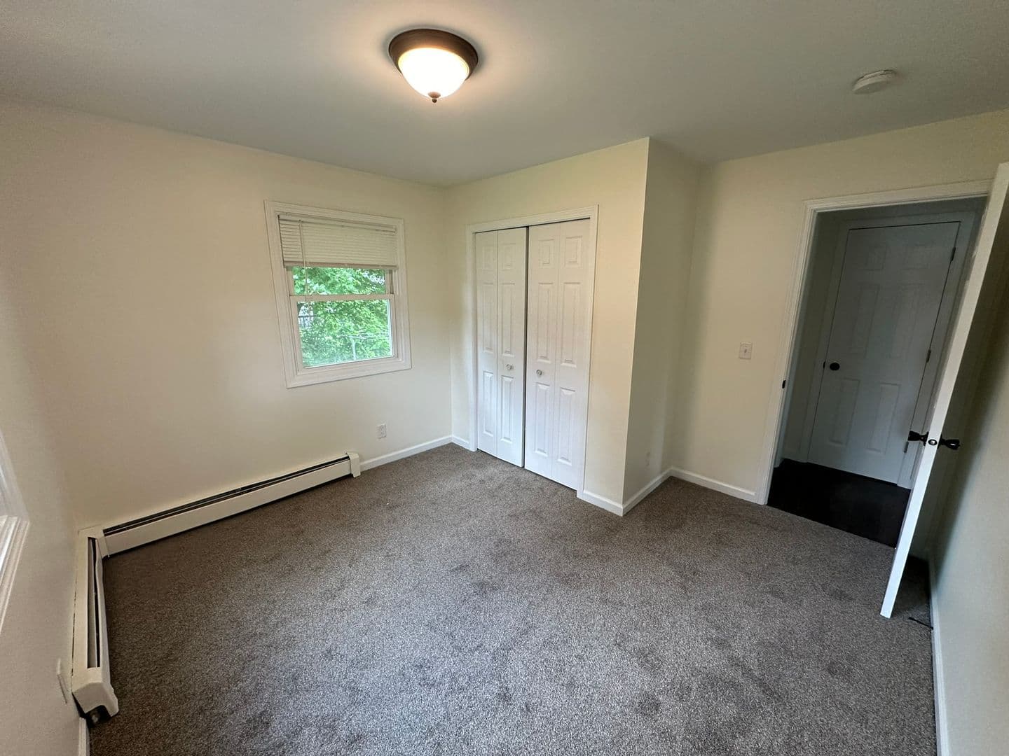 Newport Apartment: 650 4th St