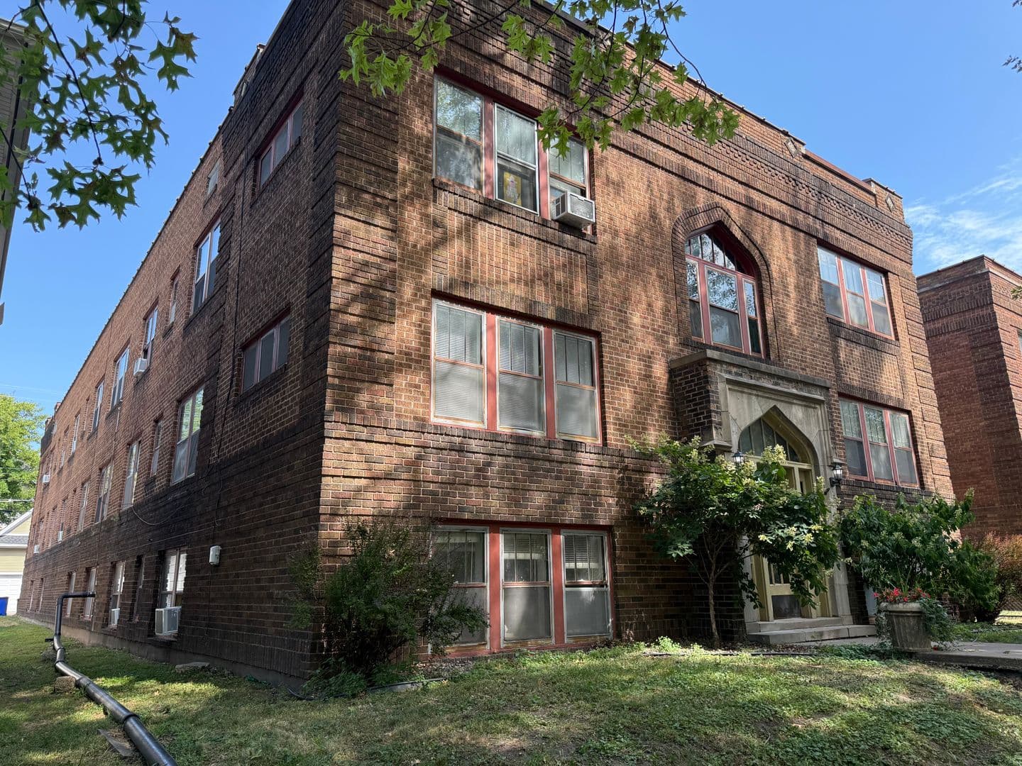 Saint Paul Apartment: 935 Goodrich Ave