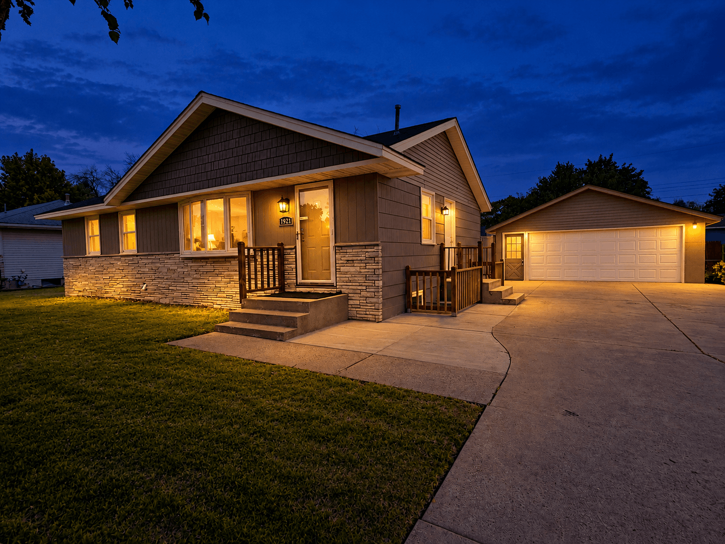 Brooklyn Park House: 1924 Whitewater Trl N