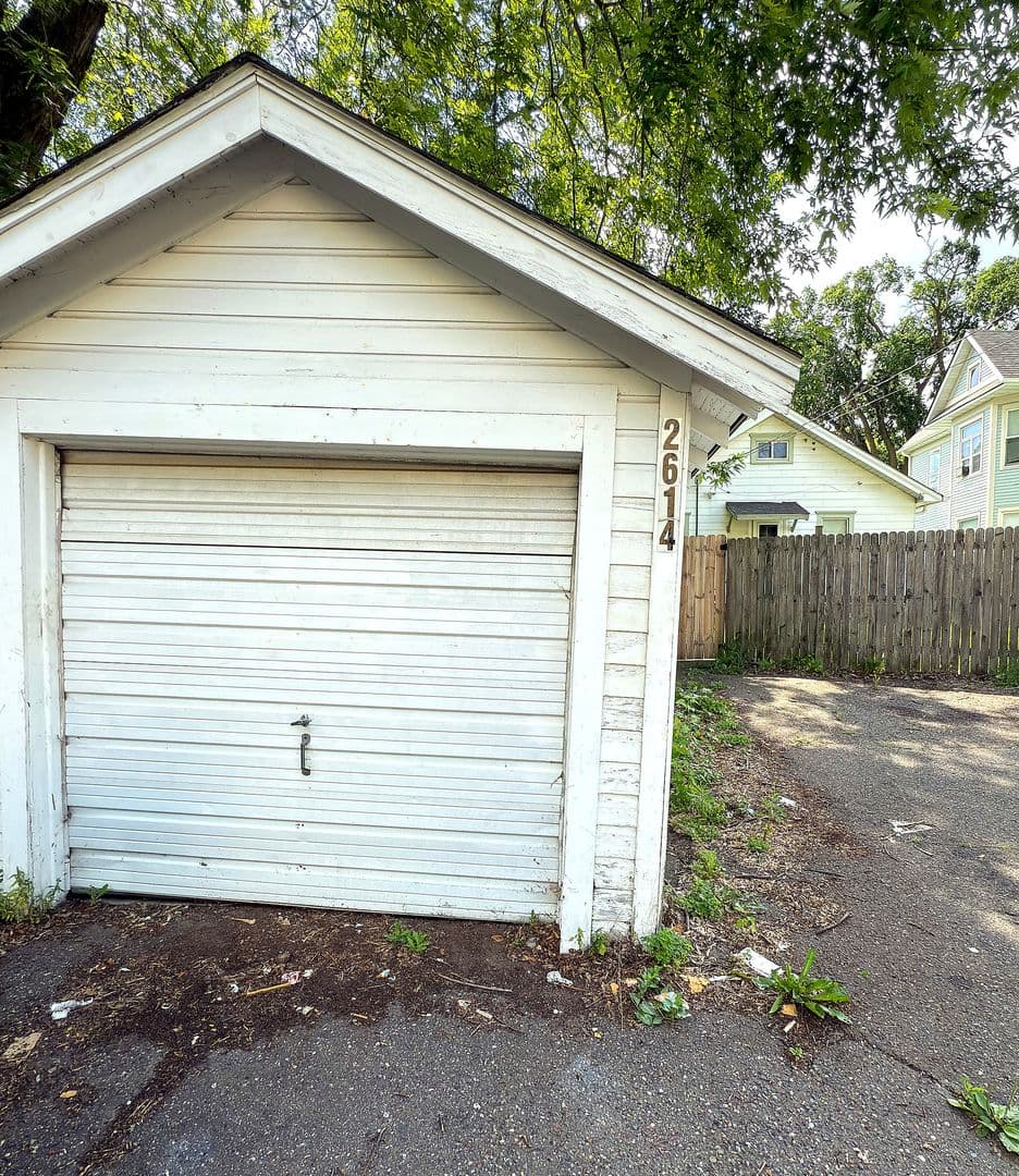 Minneapolis House: 2614 Dupont Avenue North