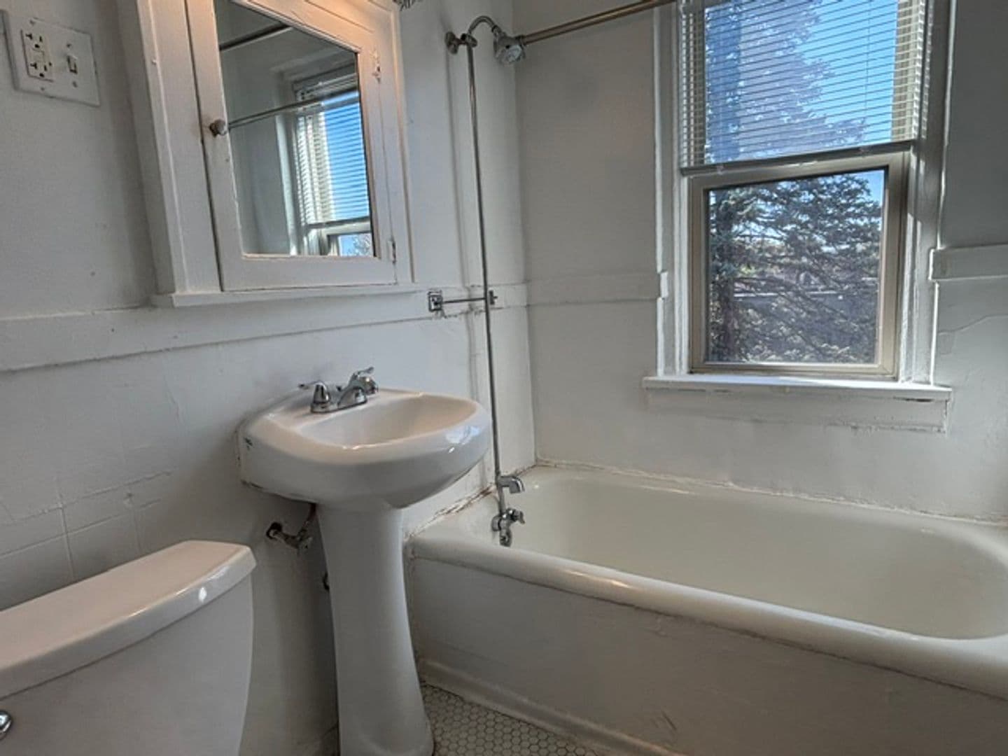 Saint Paul Apartment: 1967 Grand Ave