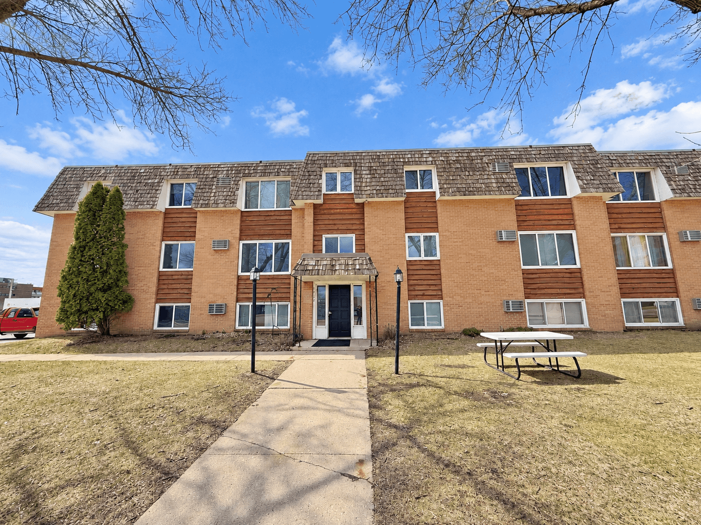 Willmar Apartment: 1116 2nd Street SE