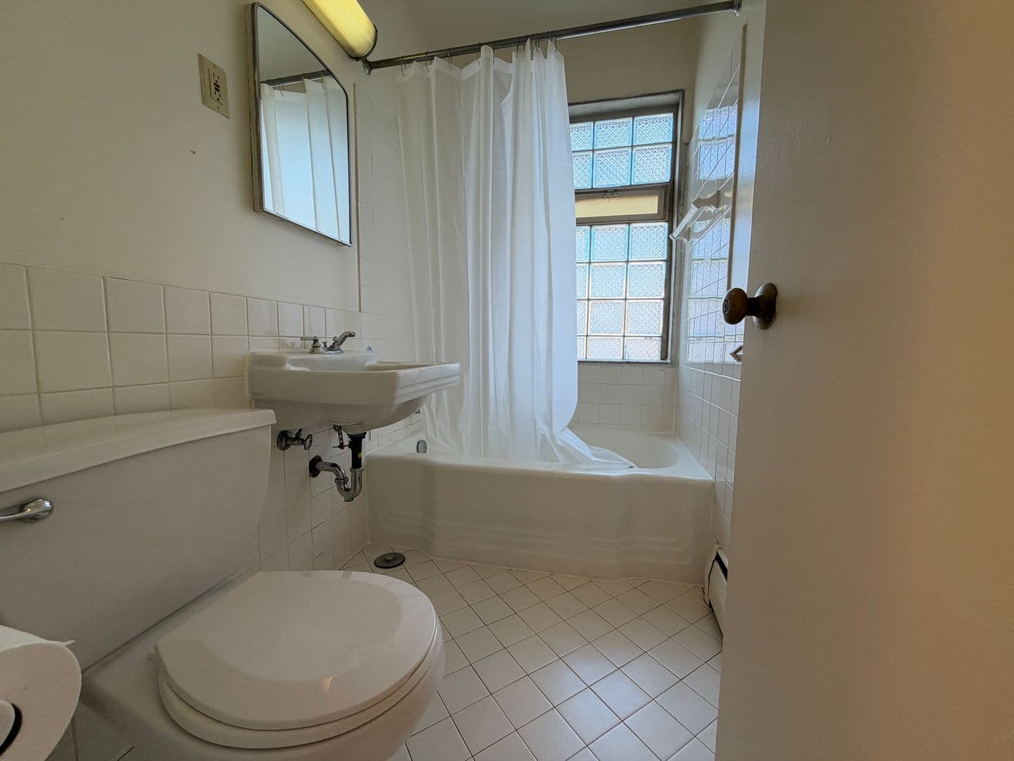 Saint Paul Apartment: 1936 Ford Parkway