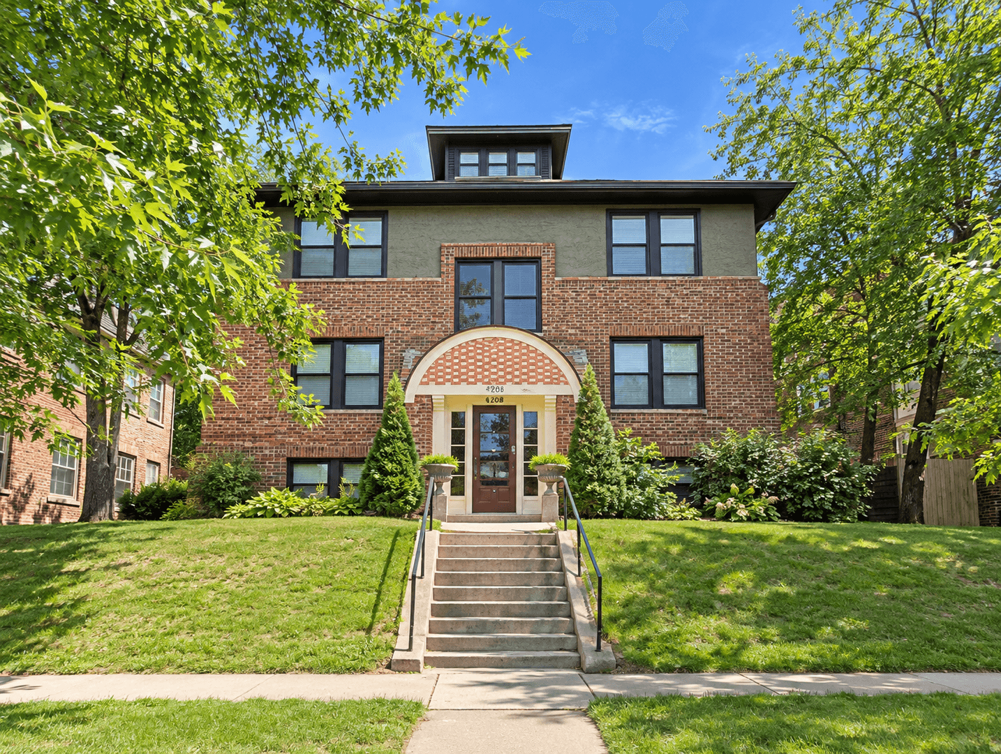 Saint Paul Apartment: 1091 Goodrich Ave