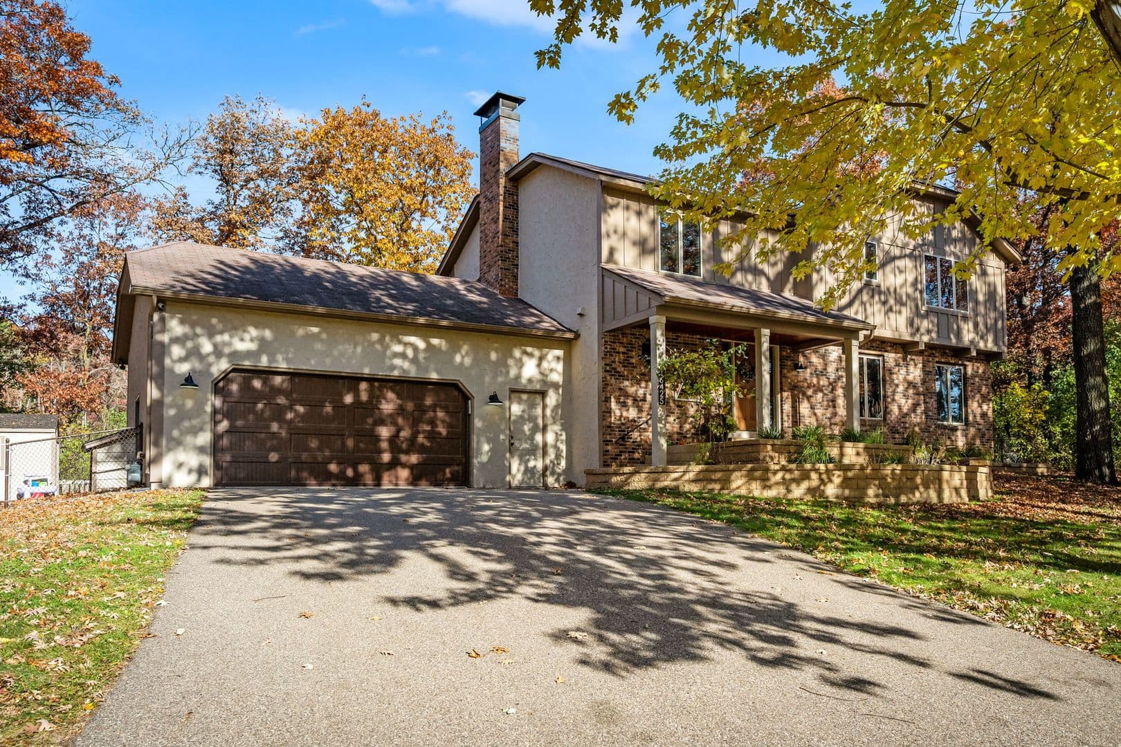 Lakeville House: 16425 Kingswood Ct