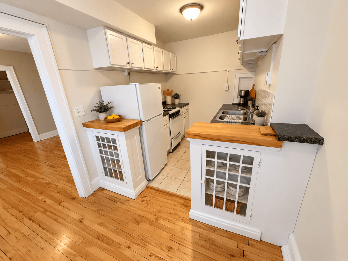 Saint Paul Apartment: 1756 Grand Ave