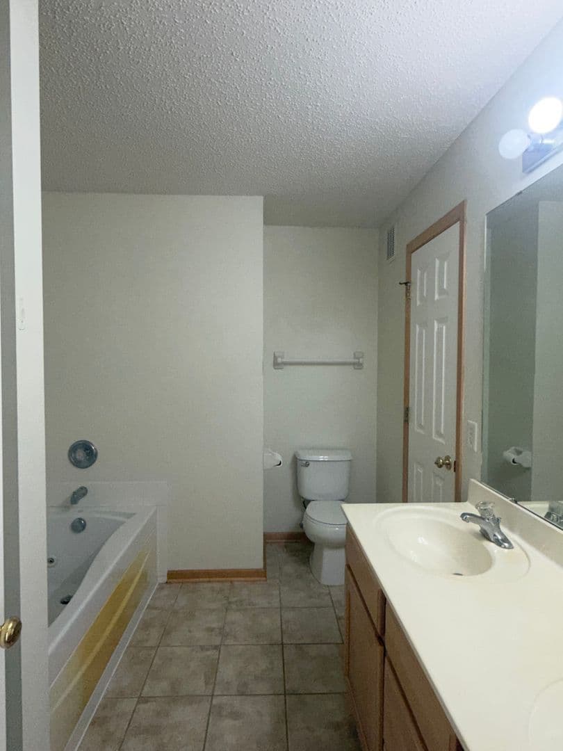 Lakeville House: 18340 Kerrville Trail #709