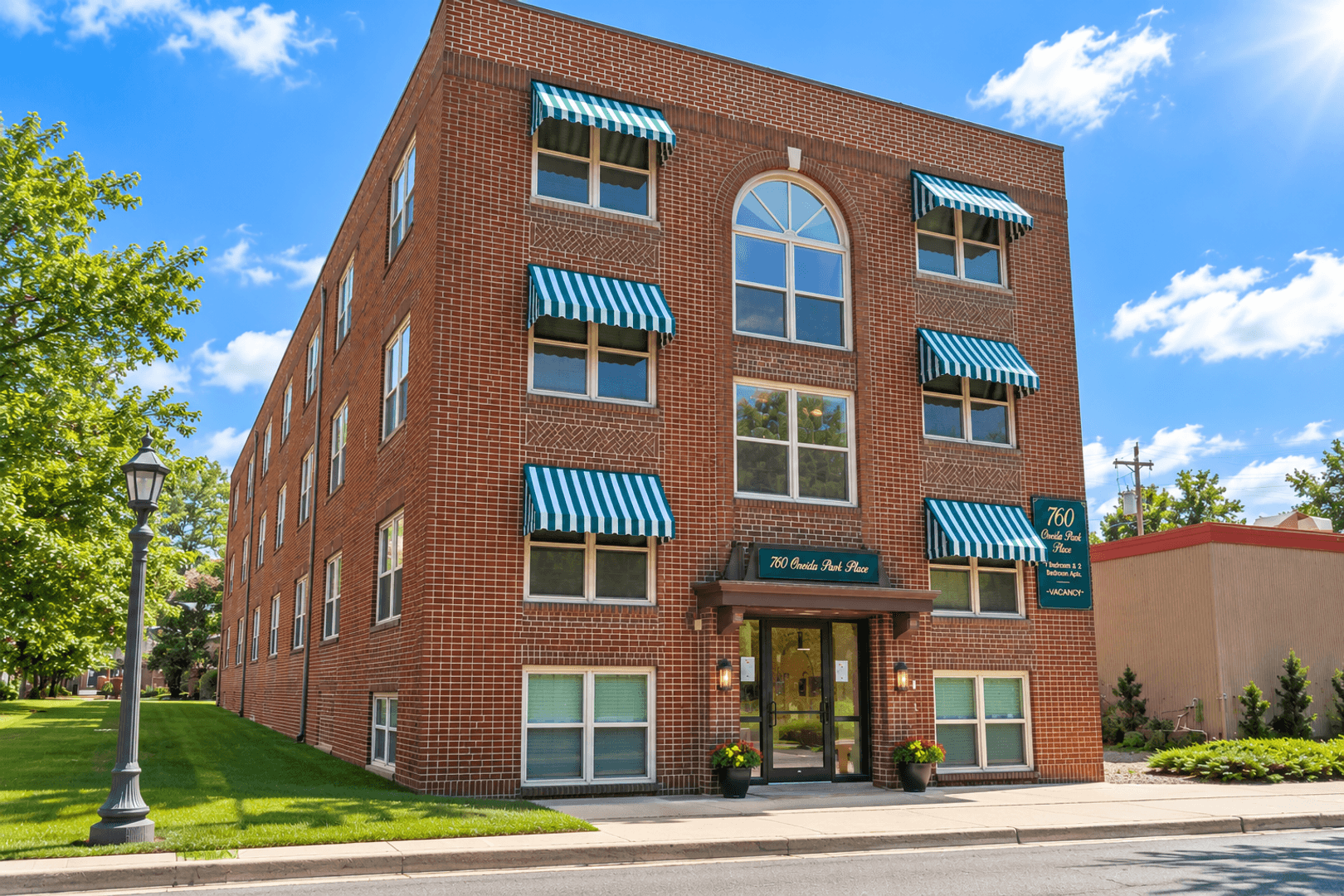 Saint Paul Apartment: 760 Mount Curve Blvd