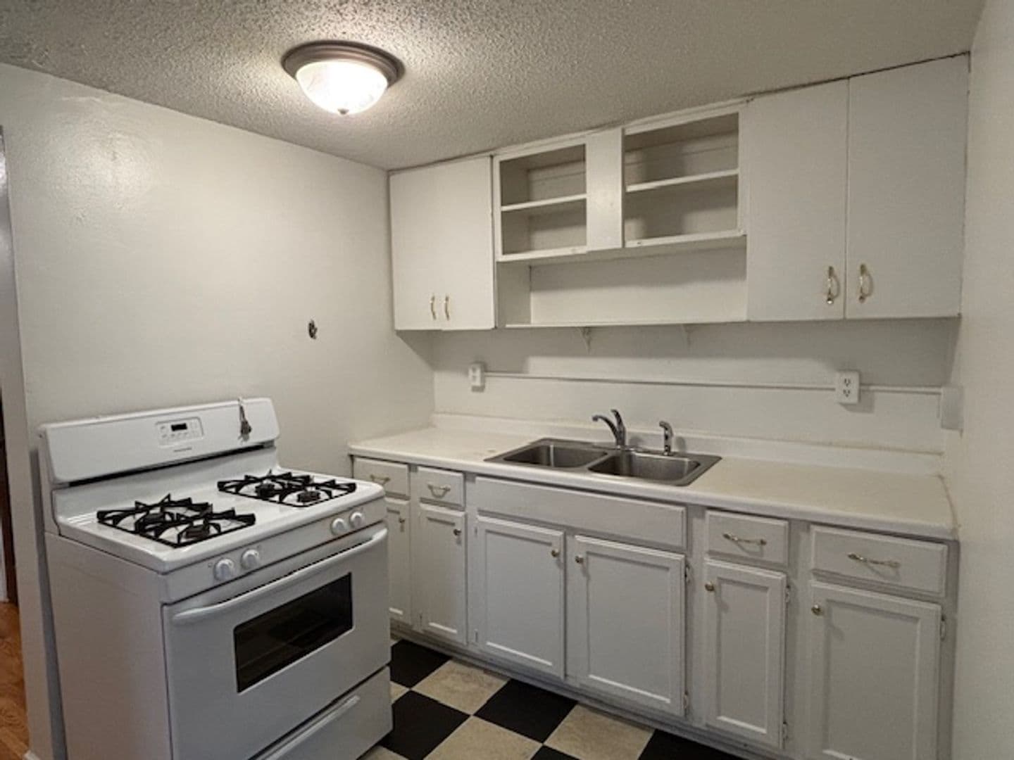 Saint Paul Apartment: 1670 Marshall Ave