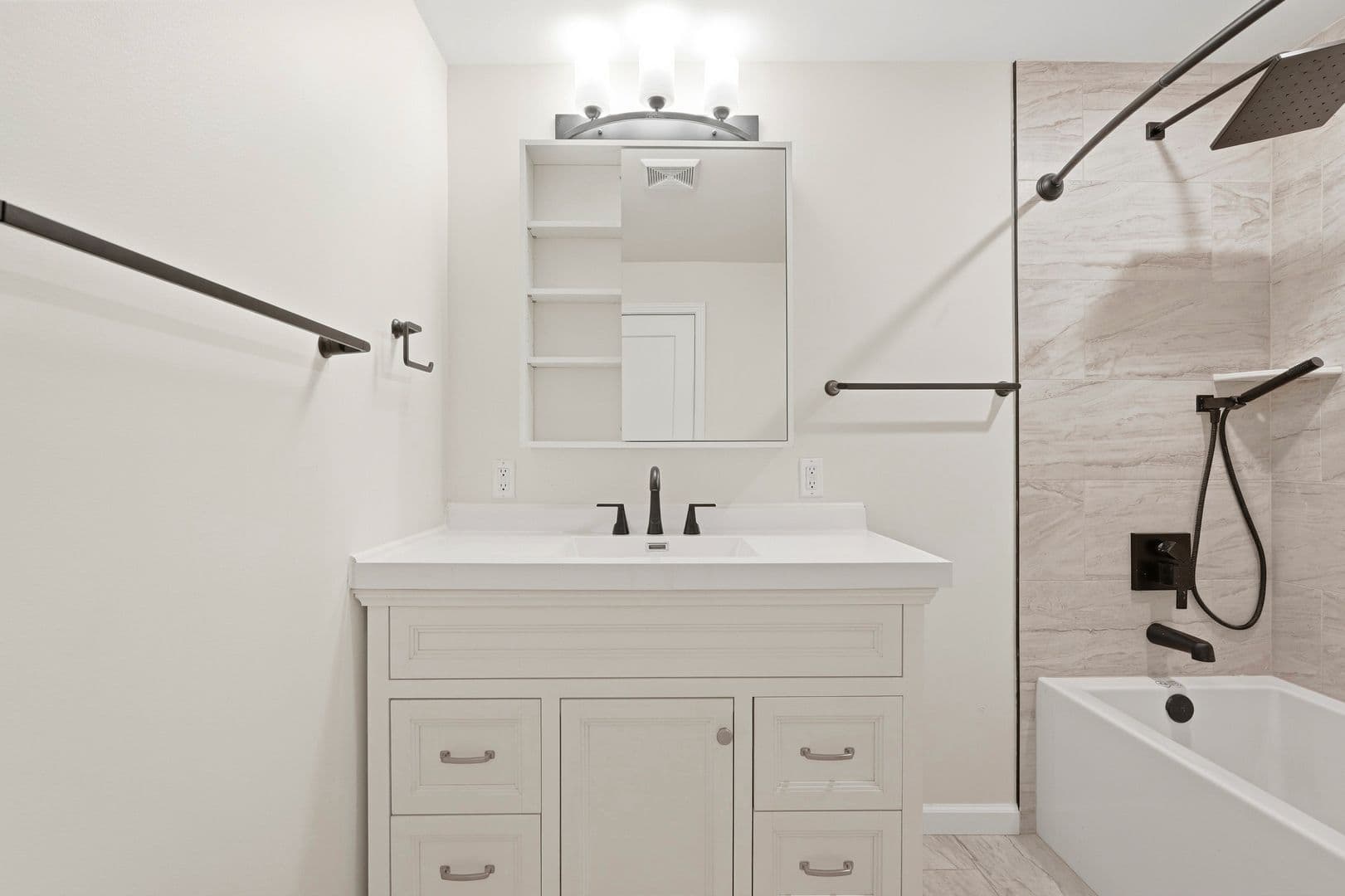Saint Paul House: 527 Arlington Ave E