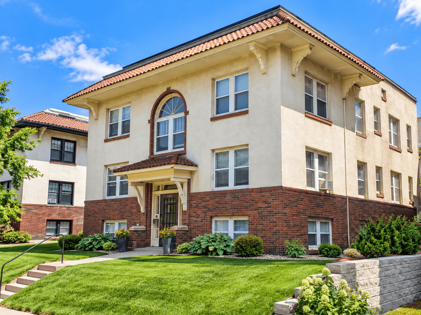 Saint Paul Apartment: 1168 Grand Ave