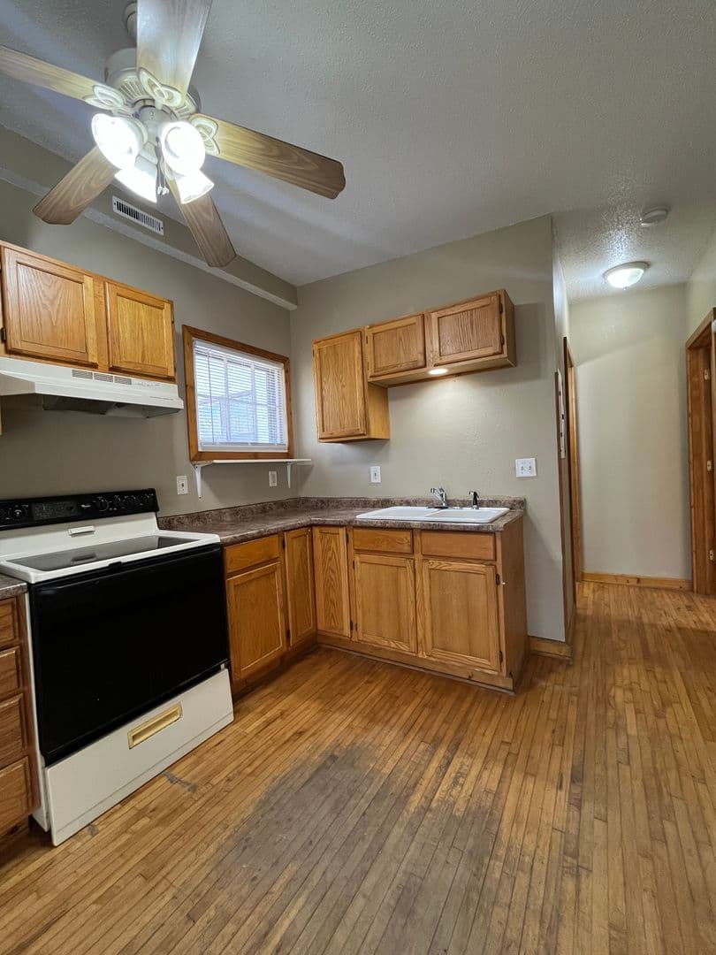 Mahtomedi Apartment: 1251 Mahtomedi Ave