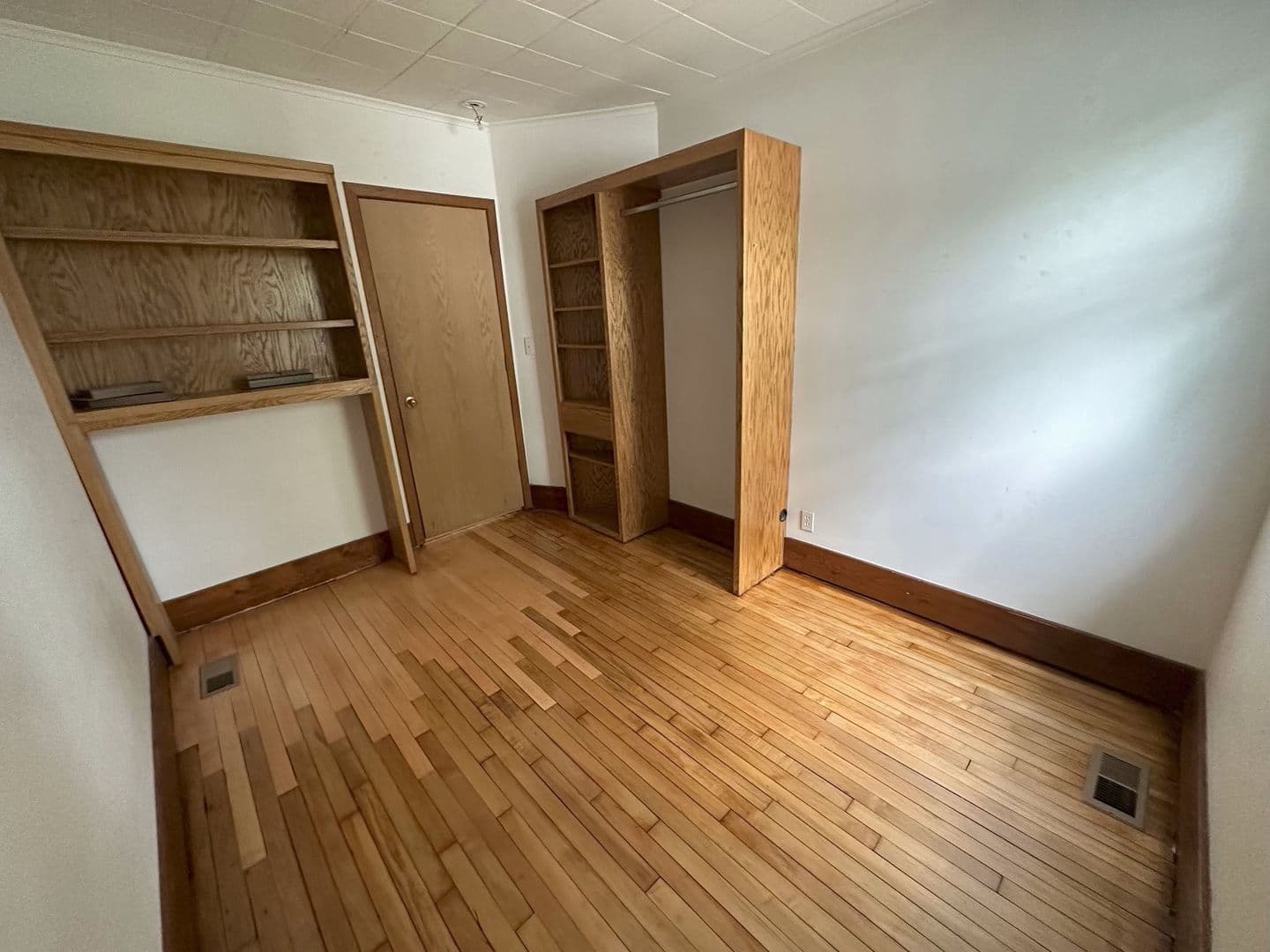 Minneapolis Apartment: 1081 13th Ave SE