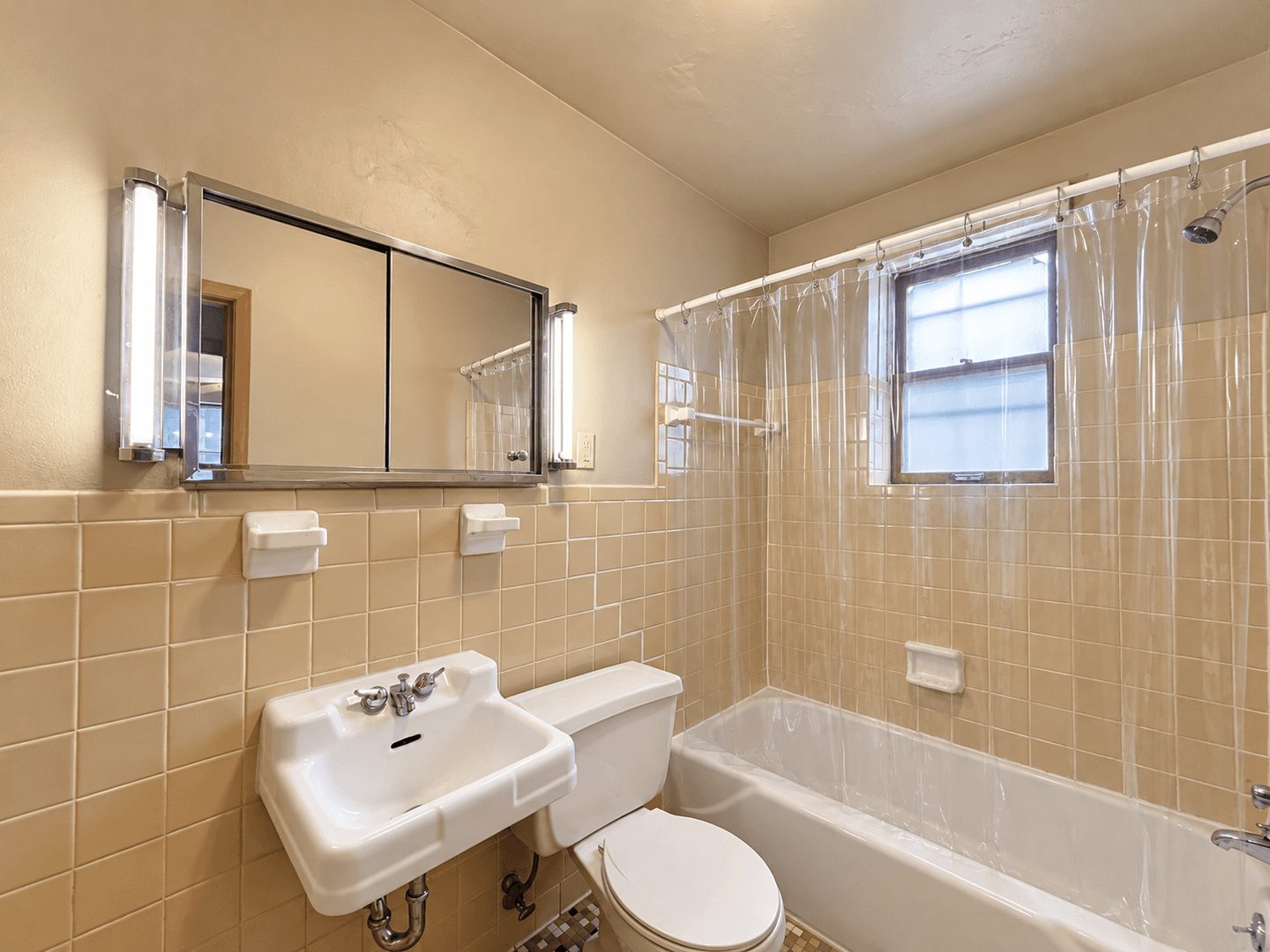 Saint Paul Apartment: 996 Van Buren Ave