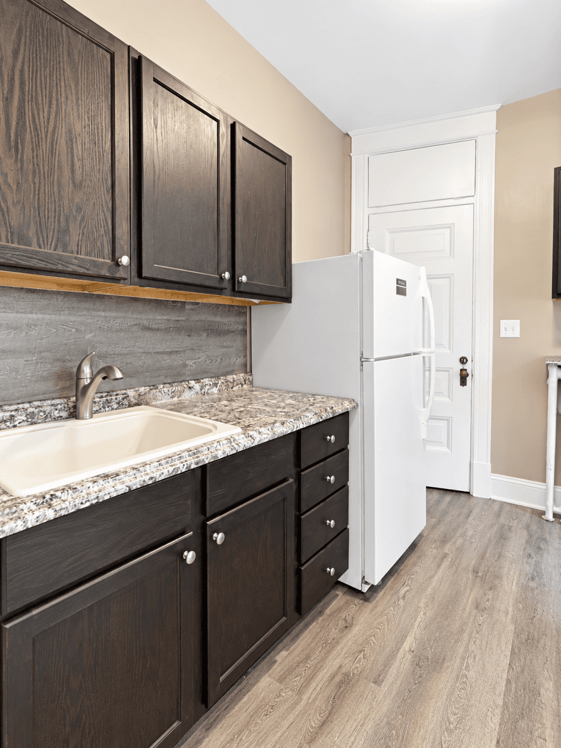 Saint Paul Apartment: 1863 Marshall Ave