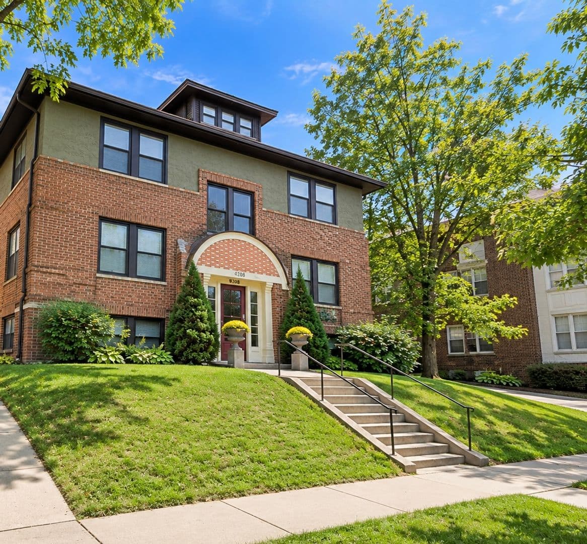 Saint Paul Apartment: 1091 Goodrich Ave