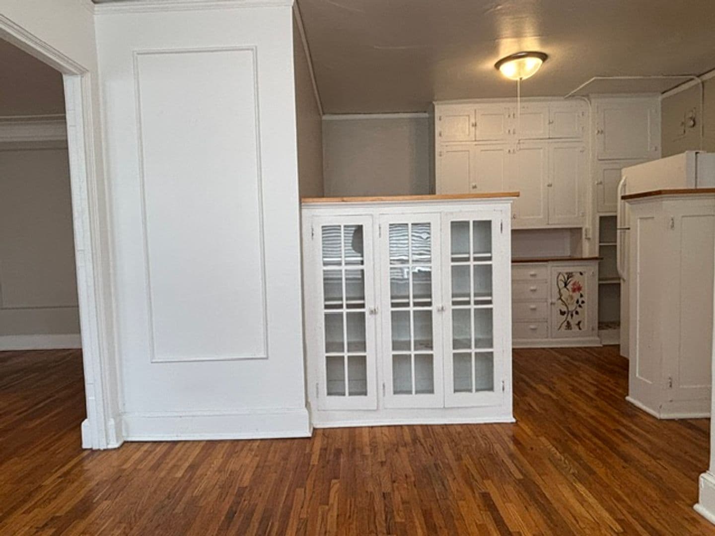 Saint Paul Apartment: 1962 Grand Ave