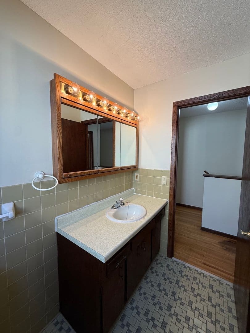 Minneapolis Apartment: 2833 31st Ave S