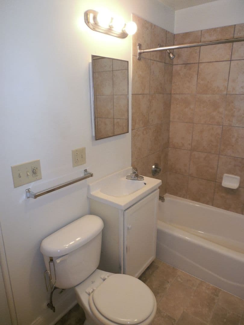 Saint Paul Apartment: 1635 Sherburne Ave