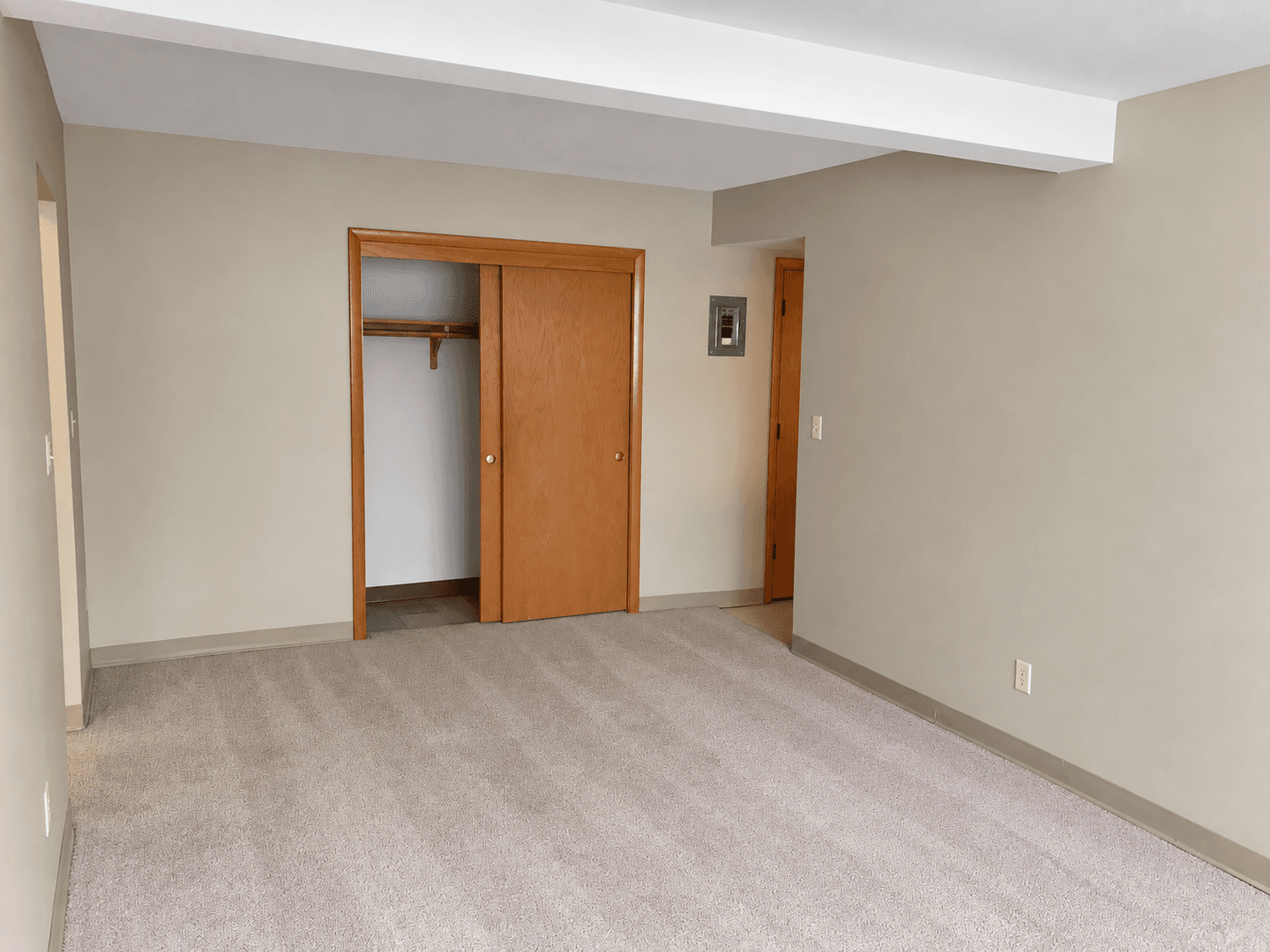 Saint Paul Apartment: 996 Van Buren Ave