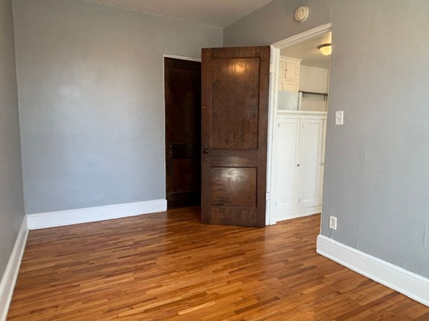 Saint Paul Apartment: 1967 Grand Ave