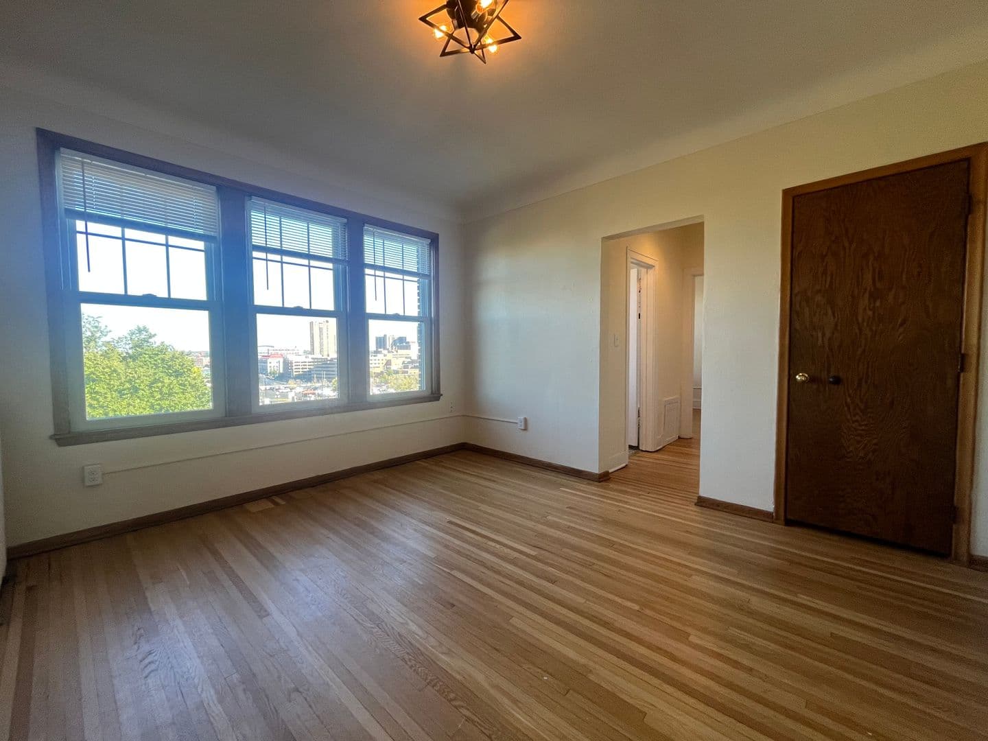 Saint Paul Apartment: 170 Summit Ave