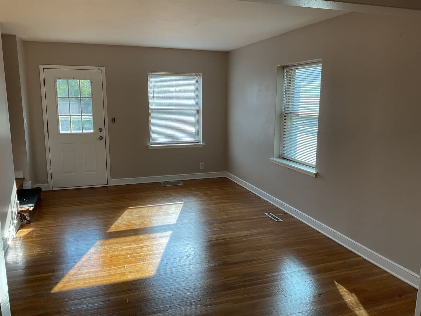 South Saint Paul Apartment: 708 1st Ave S