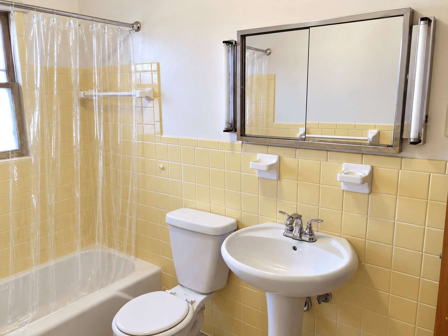 Saint Paul Apartment: 996 Van Buren Ave