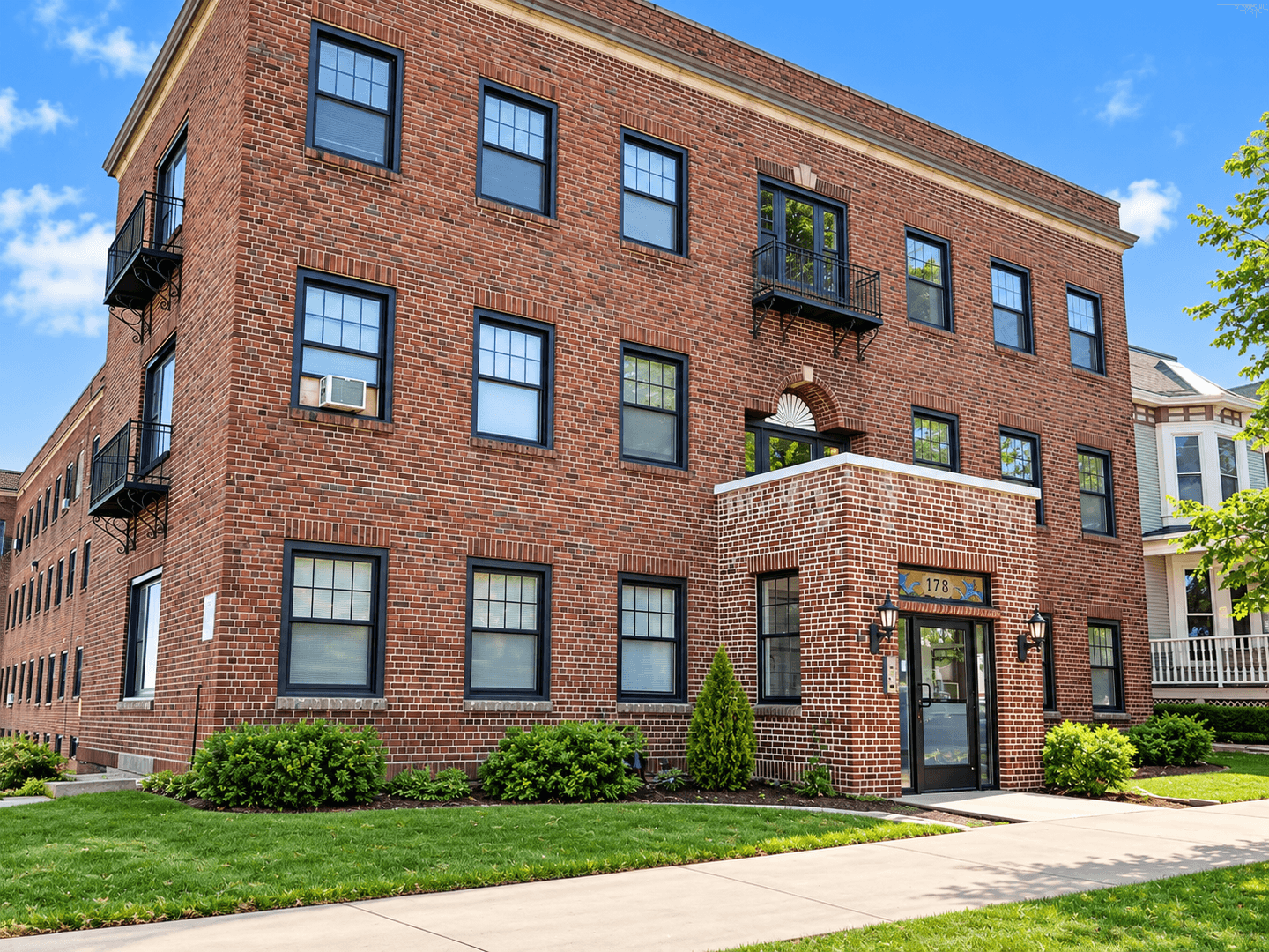Saint Paul Apartment: 178 Summit Ave