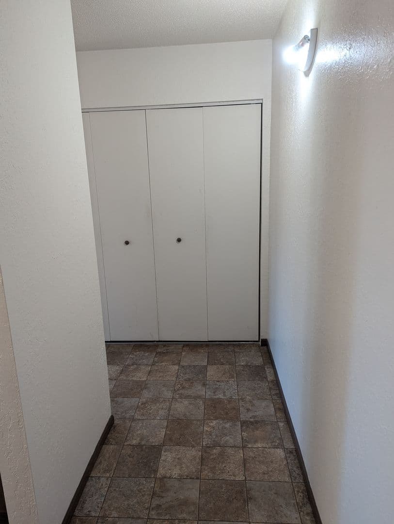 Luverne Apartment: 415 E Luverne St