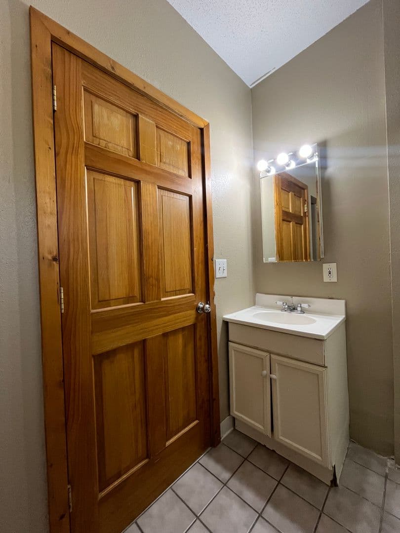 Mahtomedi Apartment: 1251 Mahtomedi Ave