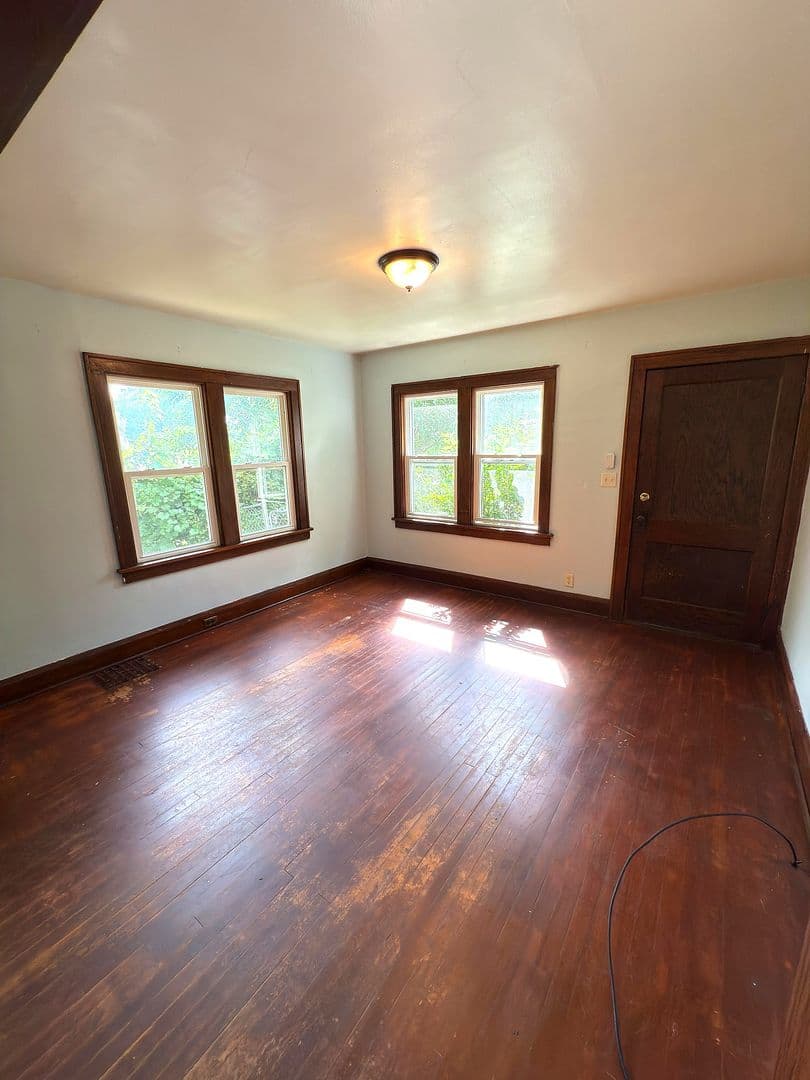 Minneapolis House: 2614 Dupont Avenue North