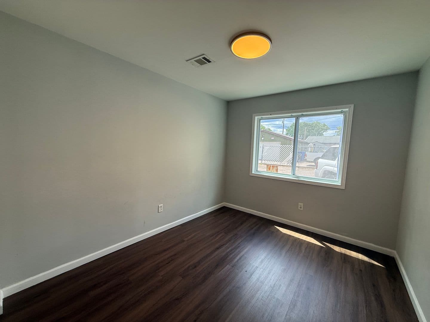 Saint Paul Apartment: 555-565 N Kent St