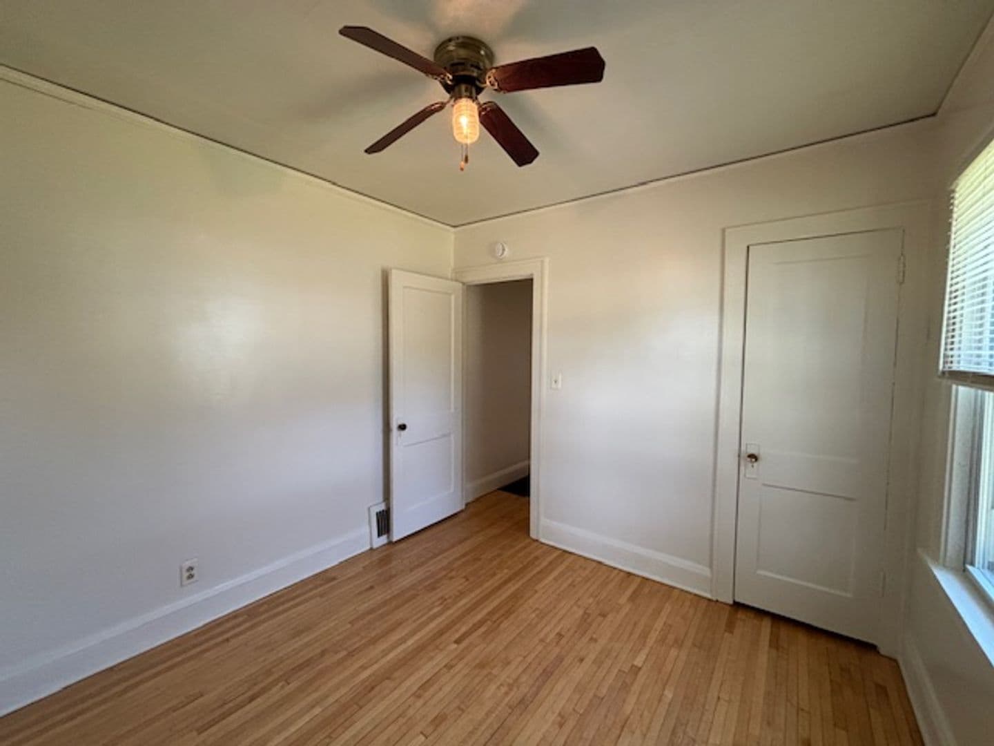 Saint Paul House: 988 Central Ave W
