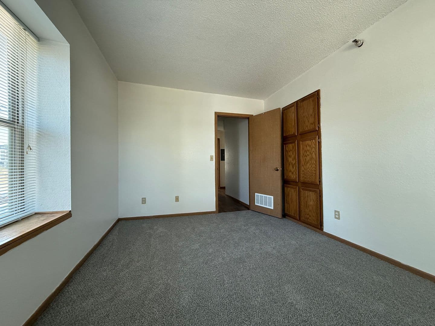 Saint Paul Apartment: 760 Mount Curve Blvd