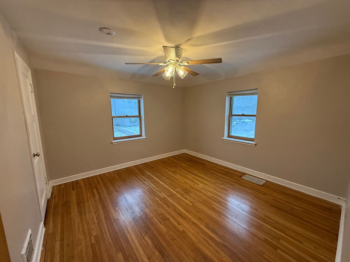 South Saint Paul Apartment: 708 1st Ave S